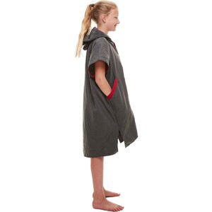 2024 Red Paddle Co Kids Quick Dry Changing Robe / Poncho 0020090060081 - Grey